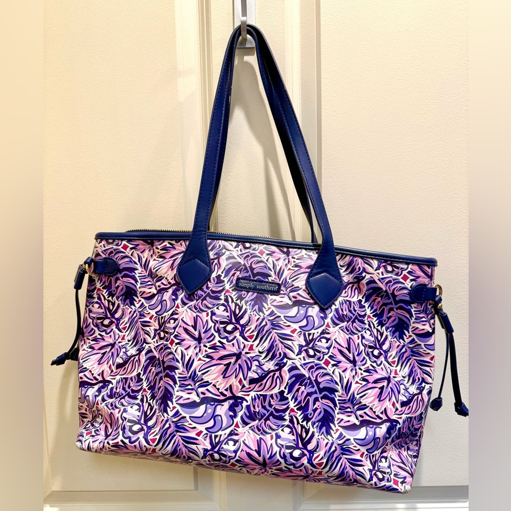 Gorgeous Simply Southern women’s tote bag purse, purple pink summer pattern, GUC